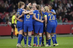 Sjoeke Nusken helps Chelsea put one foot in Champions League semi-finals