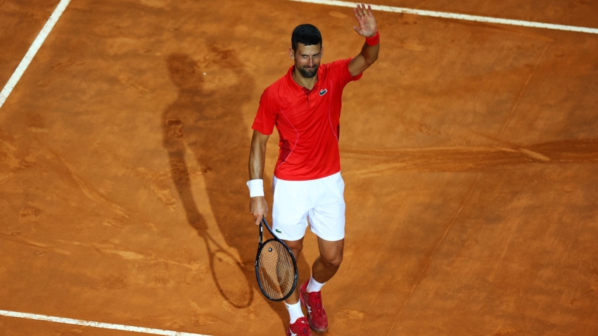 Djokovic &#039;fine&#039; after being hit by water bottle at Italian Open