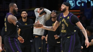 Davis powers key Lakers win as Raptors coach slams officials