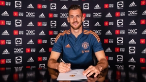 Manchester United sign goalkeeper Dubravka on loan from Newcastle