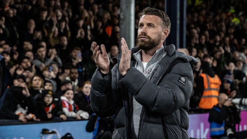 Edwards urges Luton to &#039;reward&#039; supporters on final day