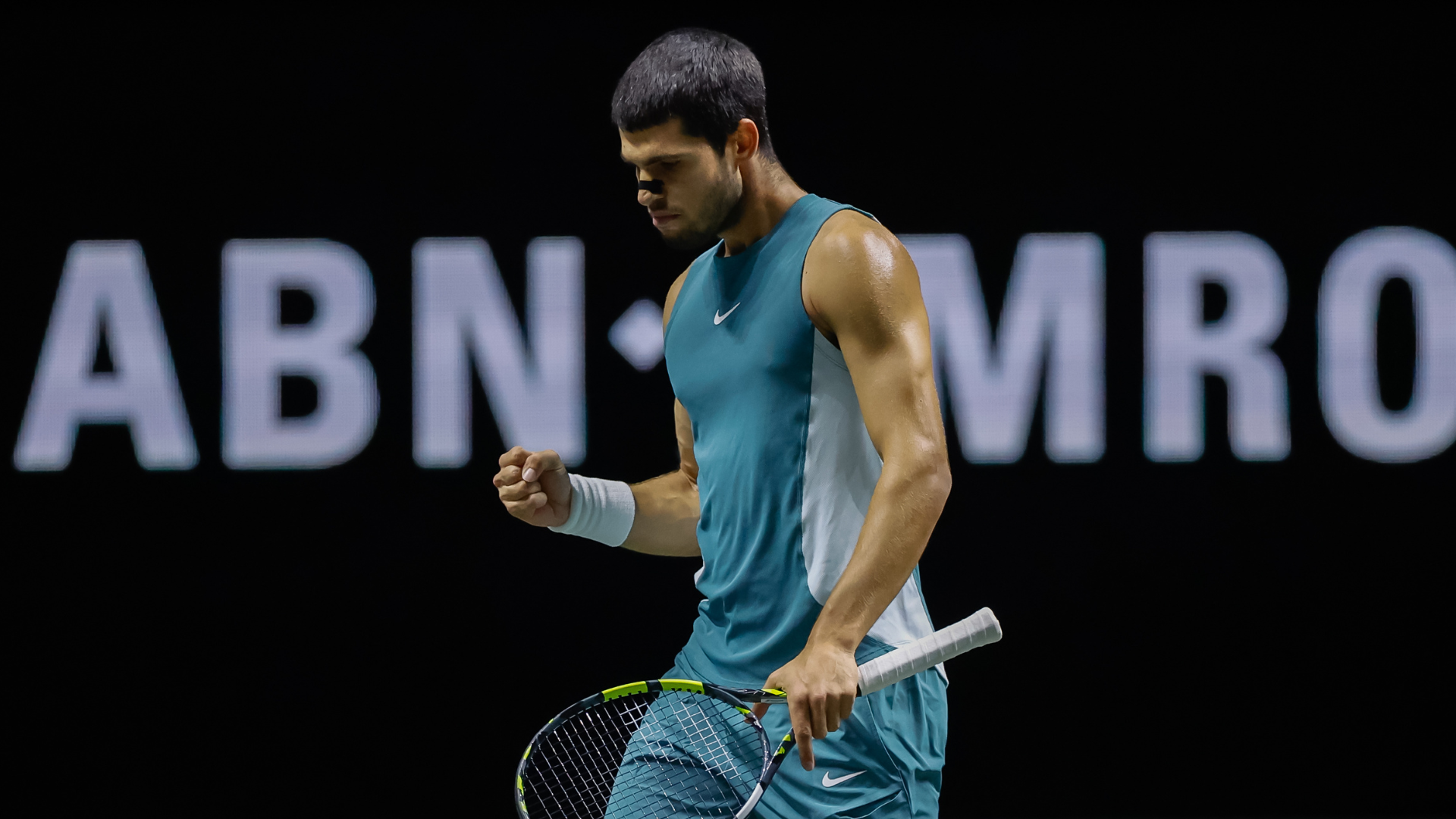 Alcaraz through in Rotterdam