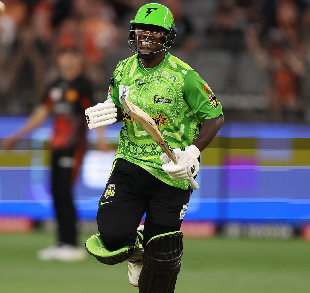 Man of the match Sherfane Rutherford leads Sydney Thunder to victory over Perth Scorchers in last-ball thriller