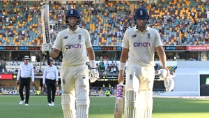 Ashes 2021-22: Root and Malan lead rearguard to revive England's first Test hopes