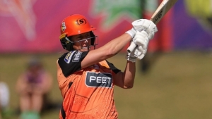 Perth Scorchers hand Melbourne Renegades seventh straight loss in 2023 WBBL