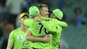 Strikers wilt as Thunder prevail under pressure to keep BBL dreams alive