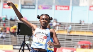 Edwin Allen, Holmwood and Alphansus Davis through to High School Girls 4x800m final at Penn Relays