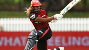 Matthews' run-a-ball 39 in vain as Hobart Hurricanes Women hand Melbourne Renegades their 10th loss of the season