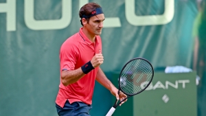 Federer battles through Halle opener, Sinner stunned at Queen's