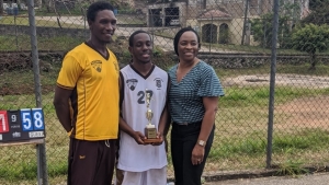 Genius' basketball player wins full scholarship to Yale