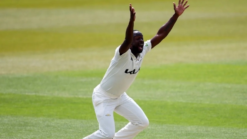 Kemar Roach rejoins Surrey for crucial County Championship run-in