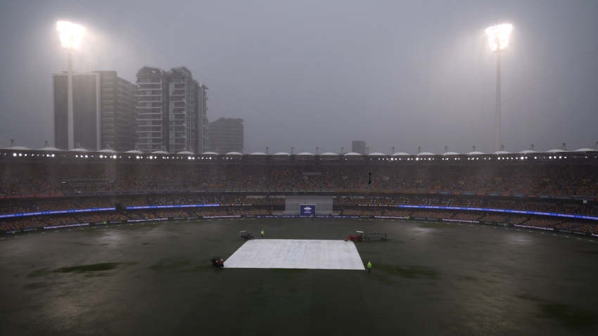 Australia and India halted by rain in third Test