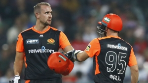 Renegades remain winless as Inglis and Livingstone shine in Scorchers success