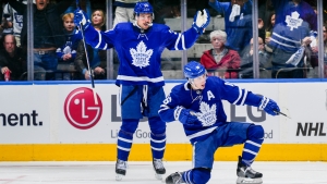 Auston Matthews scores twice as Maple Leafs outclass Lightning 5-0 in Game 1