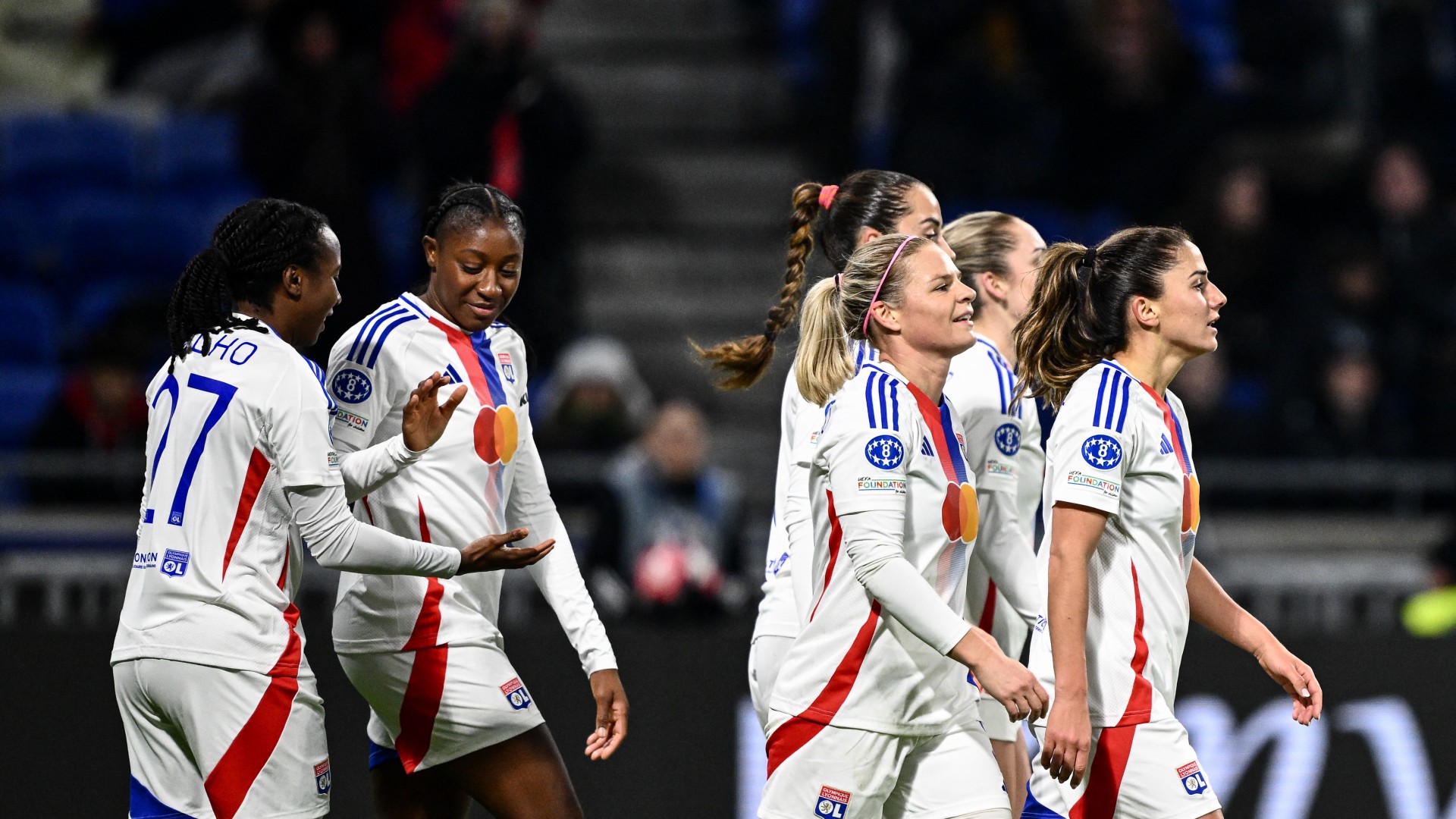 Lyon stay perfect in UWCL