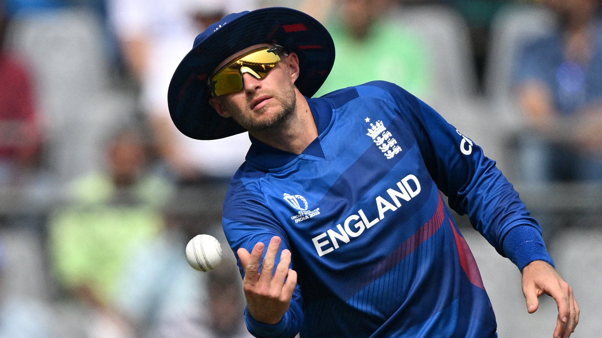 Root in, Stokes out for England