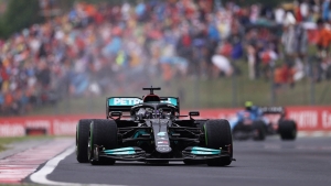 Hamilton recovers to take third as Verstappen surrenders championship lead