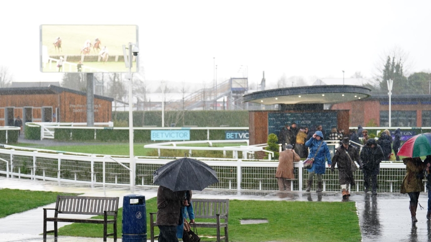 Waterlogging claims Newbury’s Flat finale