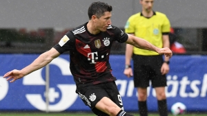 Freiburg 2-2 Bayern Munich: Lewandowski matches Muller record in entertaining draw
