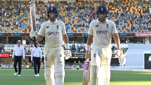 Ashes 2021-22: Root and Malan lead rearguard to revive England&#039;s first Test hopes