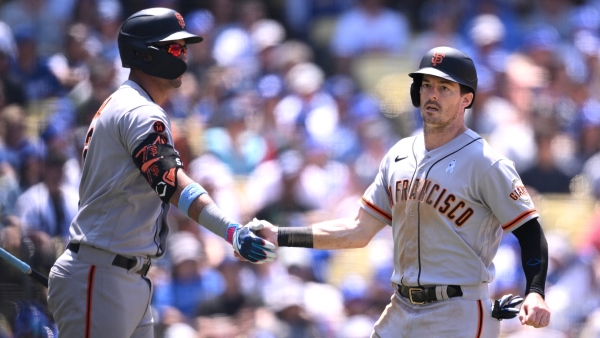 Dodgers sweep Giants with 8th straight win