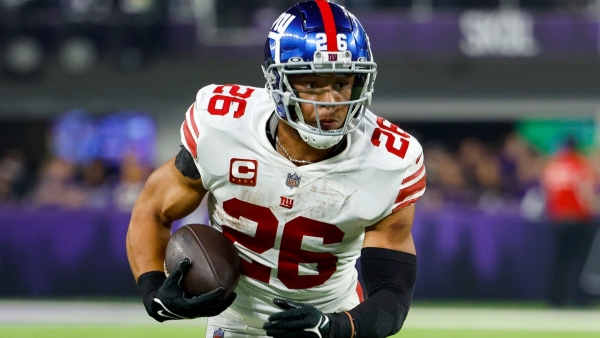 Giants' Saquon Barkley returns to the field a day after signing a 1-year  deal