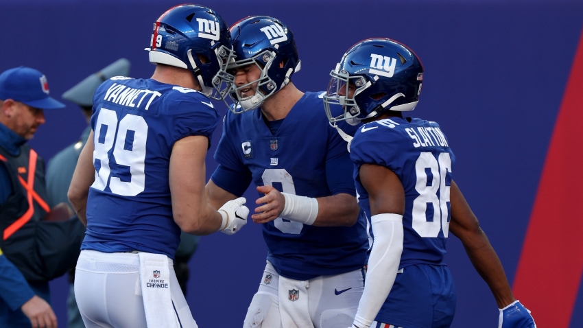 Giants' undermanned defense turns in dominant performance