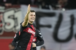 Bayer Leverkusen extend Bundesliga lead as goalkeeping error helps see off Mainz