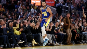 Stephen Curry erupts for 47 points in Golden State Warriors win, Doncic&#039;s 30-point streak continues