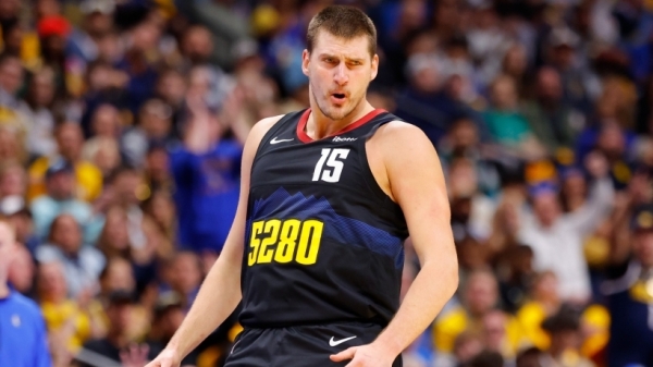 Nikola Jokic scores 33 points as Nuggets send Mavericks to their first loss