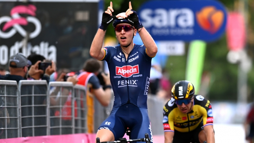 Giro d&#039;Italia: Merlier claims sprint finish as Ganna retains GC lead
