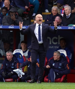 Sean Dyche wants to drive Everton revival with return of fanfare for club coach