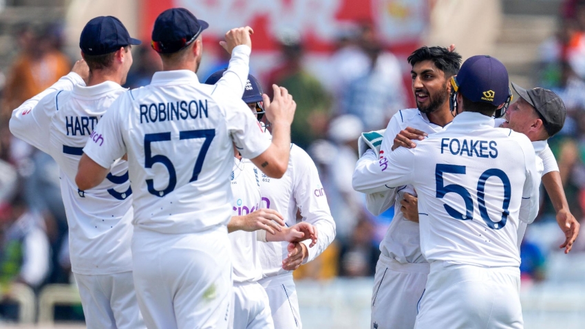 Spinners keep England’s hopes of unlikely victory alive