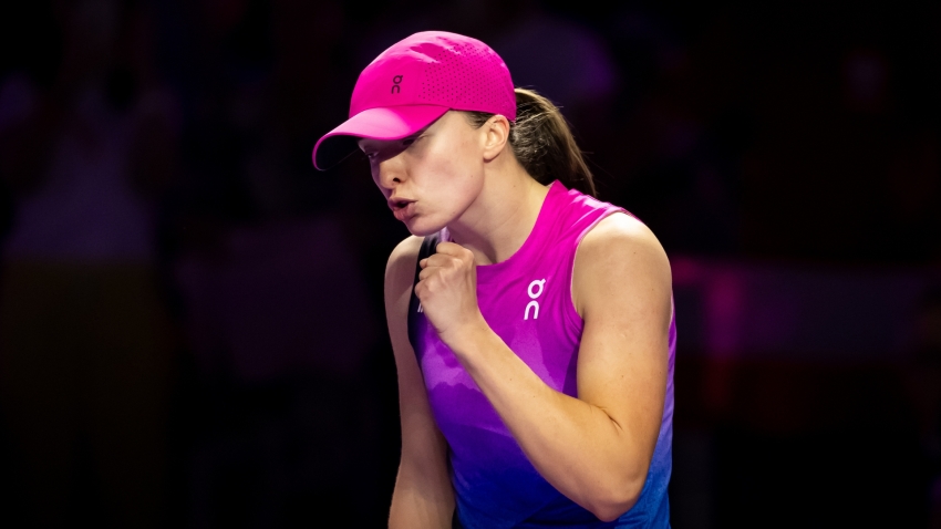 WTA Finals: Swiatek battles from the brink to make winning start