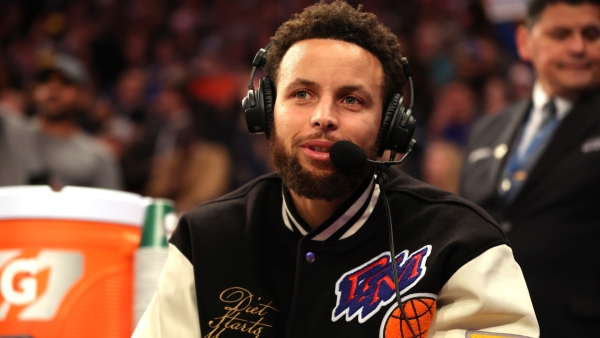 Curry says no timeline on return from shoulder injury until new year