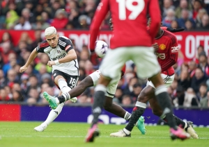 Alex Iwobi’s last-gasp goal earns Fulham brilliant win at Manchester United