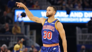 Curry makes NBA history with most three-pointers