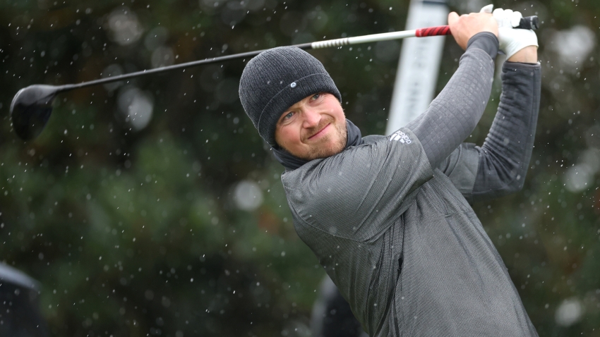 Mansell fights through challenging weather to take Alfred Dunhill Links Championship lead