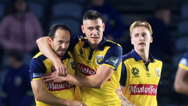 Central Coast Mariners stun Adelaide United