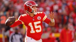 Mahomes emulates Brees with history-making Week 17 performance