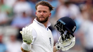Late reprieve for Ben Duckett keeps England’s hope of miracle chase alive