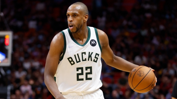 Budenholzer hails Middleton return as Bucks halt two-game skid