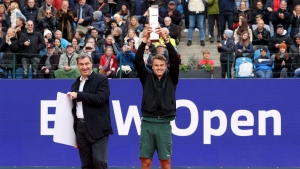 Rune wins first ATP title after Van de Zandschulp retires in Munich