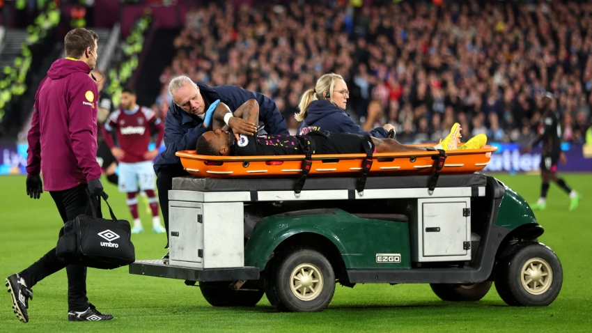 Toney stretchered off with &#039;worrying&#039; knee injury in Brentford win