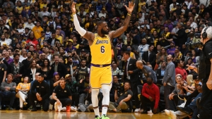 LeBron&#039;s 20-20 &#039;pretty cool&#039; as Lakers move within one of round two