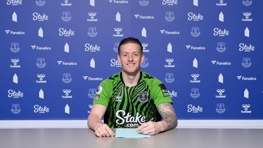 England number one Pickford signs new Everton contract
