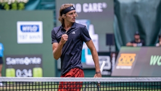 Zverev struggles with grass-court transition but overcomes Otte at Halle Open