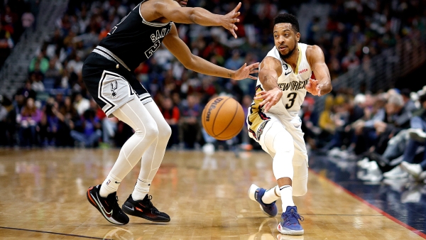 Head coaches Popovich, Green salute &#039;beautiful&#039; C.J. McCollum performance