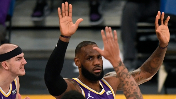 LeBron James feeling &#039;real good with my shot&#039; as Lakers win five straight