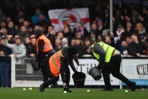 Reading-Port Vale abandoned as protesting home fans refuse to leave pitch